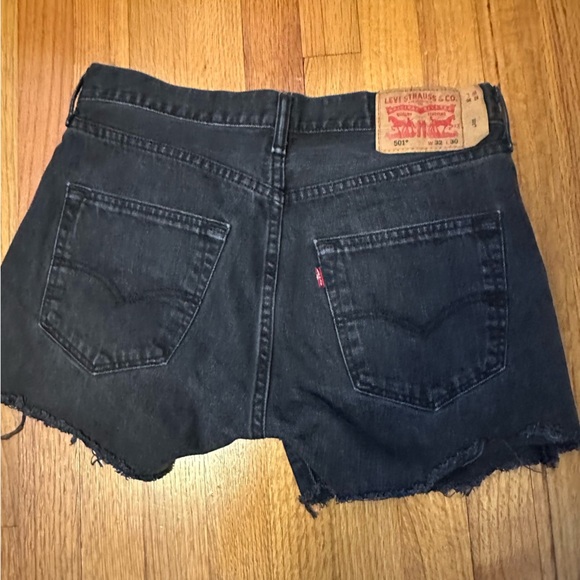 Levis 501 Distressed Ripped Black Denim Cut Off Shorts Womens Size w32 (a2 - Picture 5 of 10